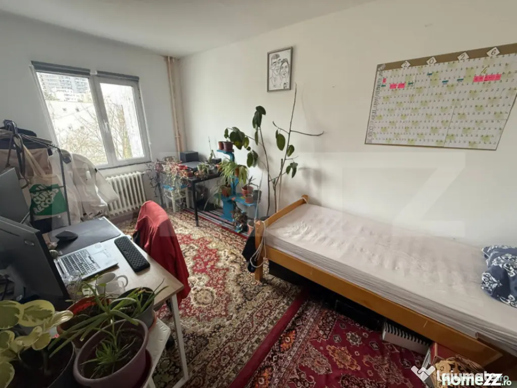 Apartament 4 camere, etaj intermediar, 2 băi, boxă,| G. Al 