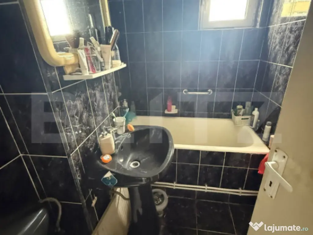 Apartament 4 camere, etaj intermediar, 2 băi, boxă,| G. Al 