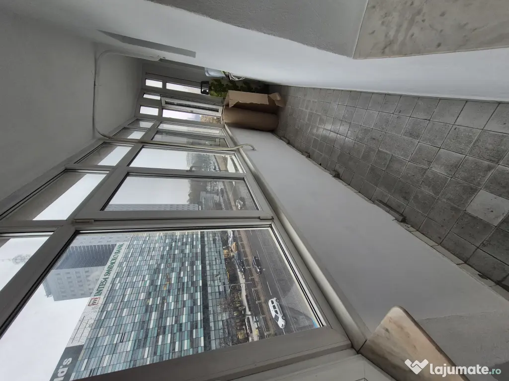 2 camere decomandat,et.4, Piata Victoriei, vis-a-vis America House 