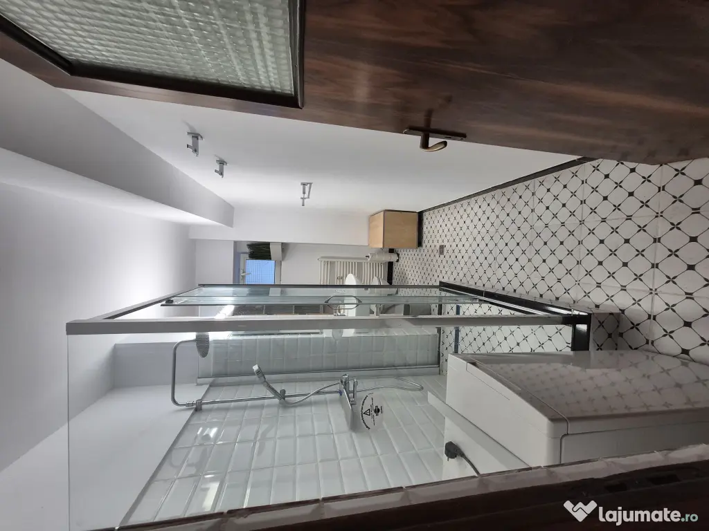 2 camere decomandat,et.4, Piata Victoriei, vis-a-vis America House 