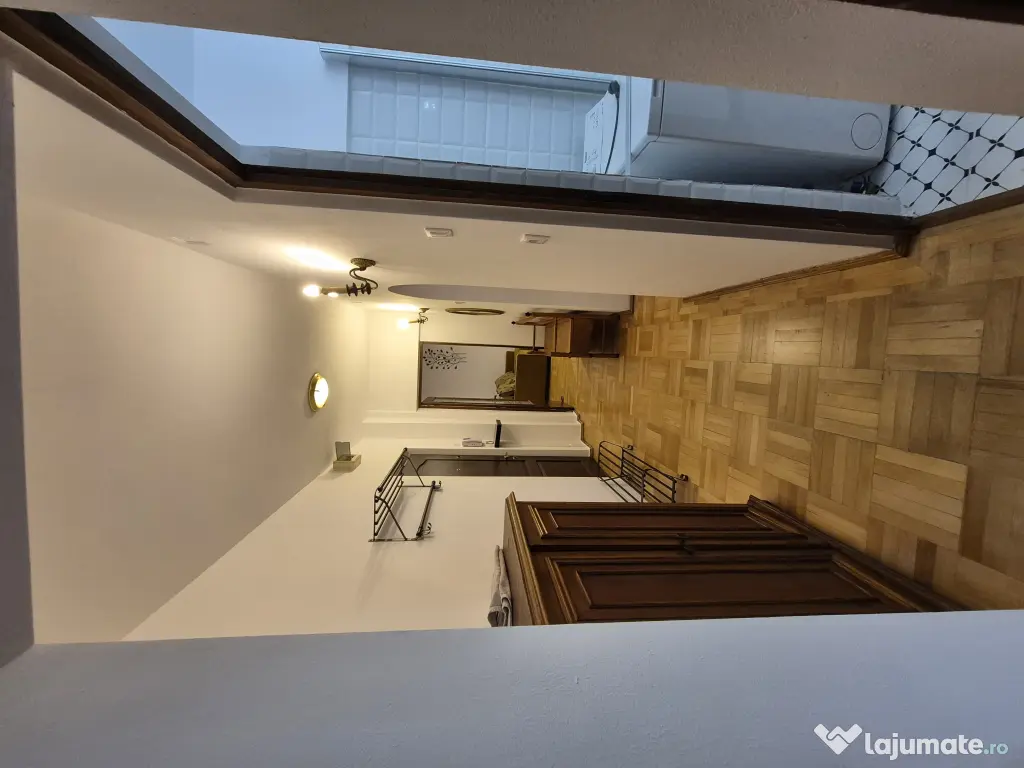 2 camere decomandat,et.4, Piata Victoriei, vis-a-vis America House 