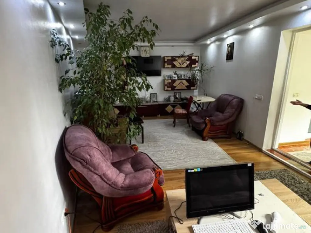 Casa de vanzare - zona Stadion 