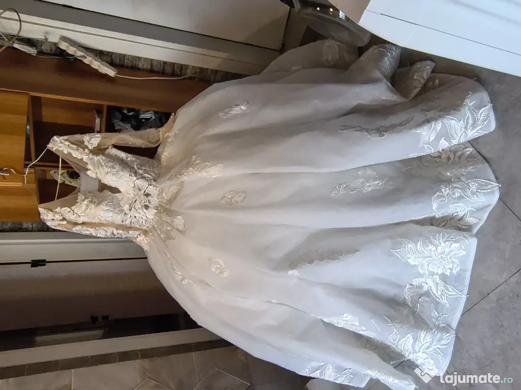 Vând rochie de mireasă mărimea 40 42 