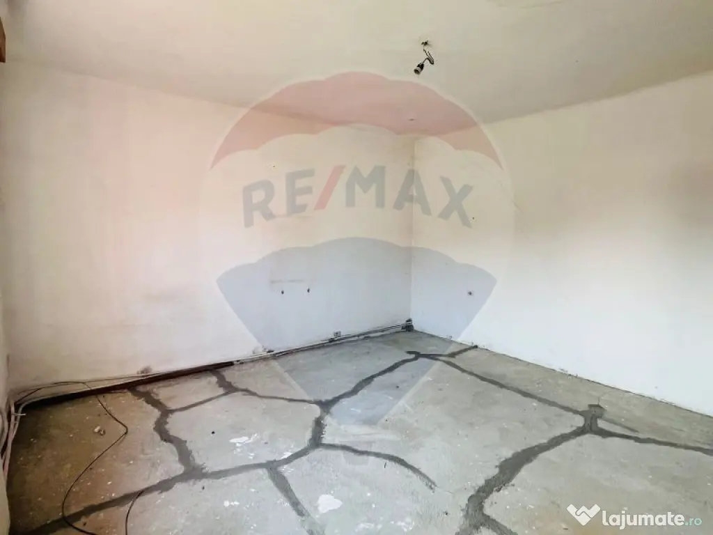 Casă / Vilă cu 4 camere de vânzare Santandrei 