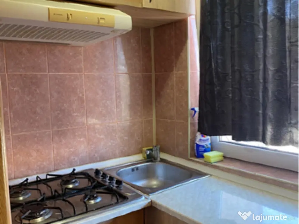 Închiriez garsonieră 