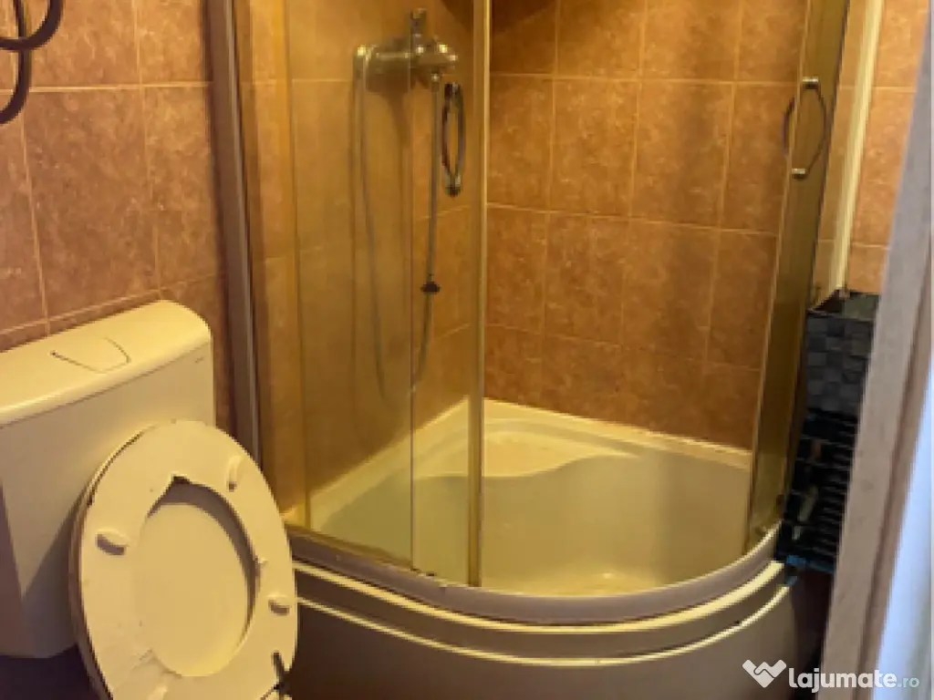 Închiriez garsonieră 