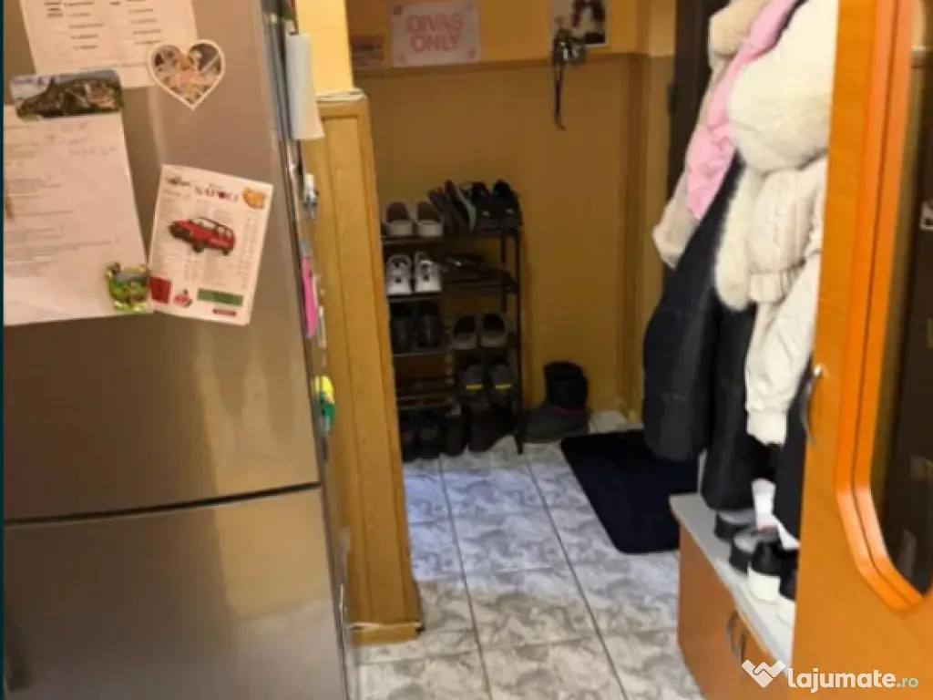 Apartament 3 camere, semidecomandat - zona Florilor