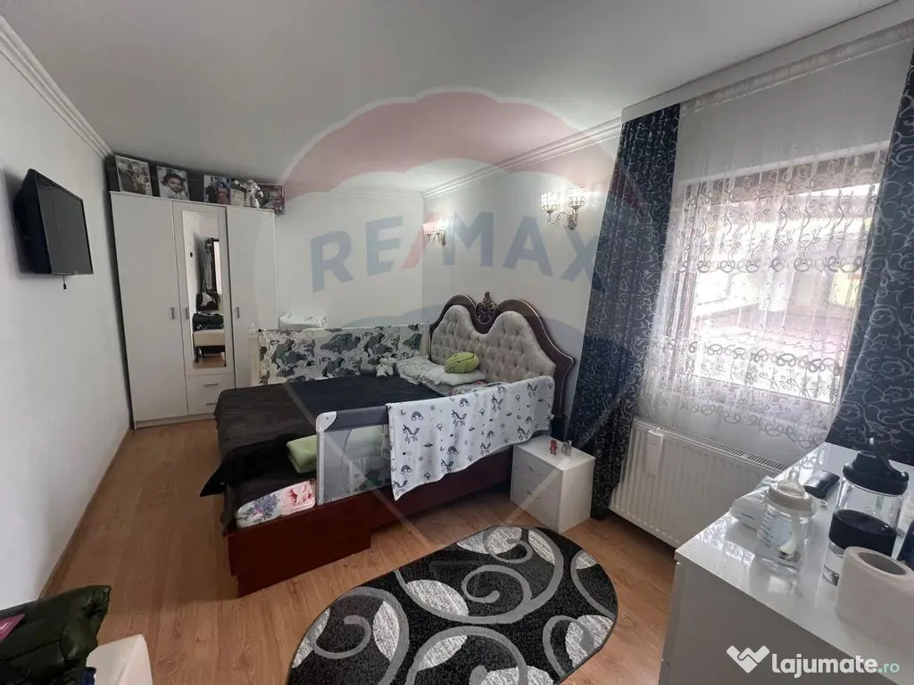 Casă 3 camere str Contemporanului 