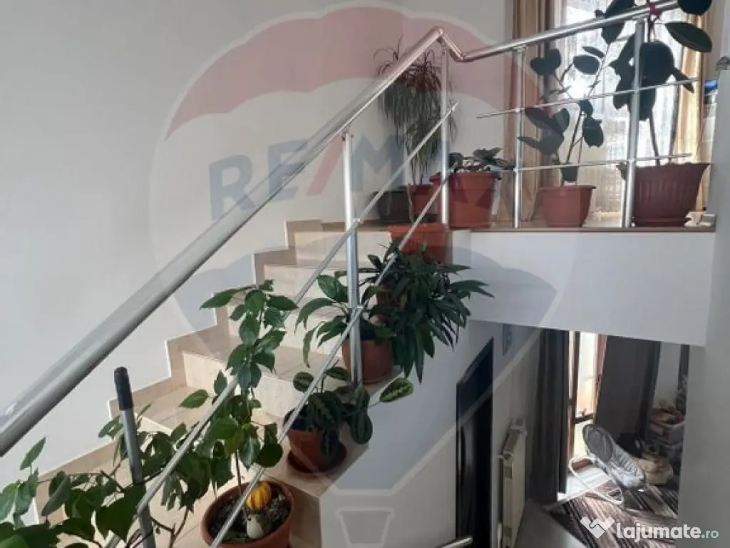 Casă 3 camere str Contemporanului 