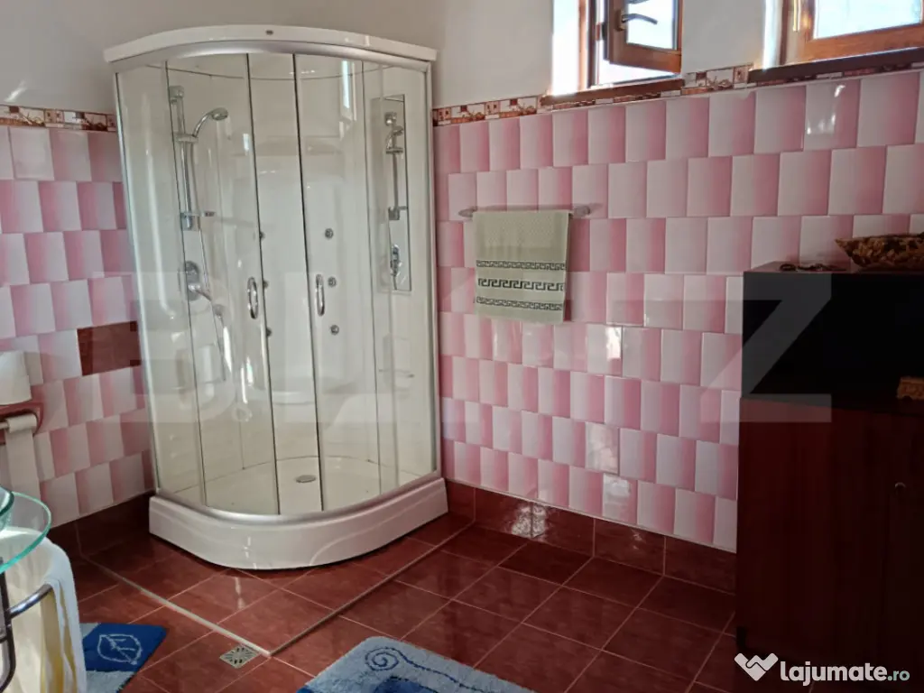 Casă cochetă cu design modern și grădină superbă în G 