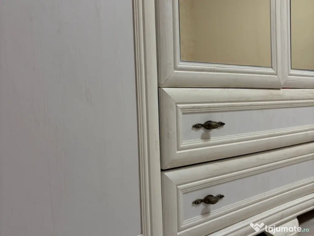 Dulap cu 4 uși și 2 sertare 