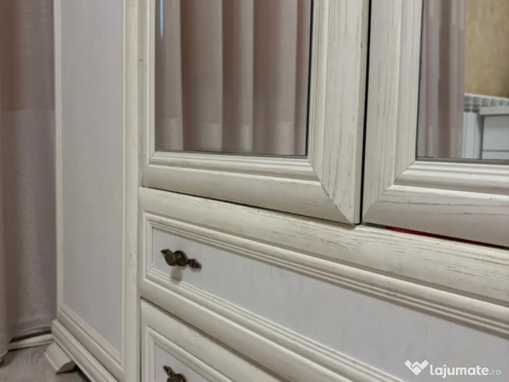 Dulap cu 4 uși și 2 sertare 