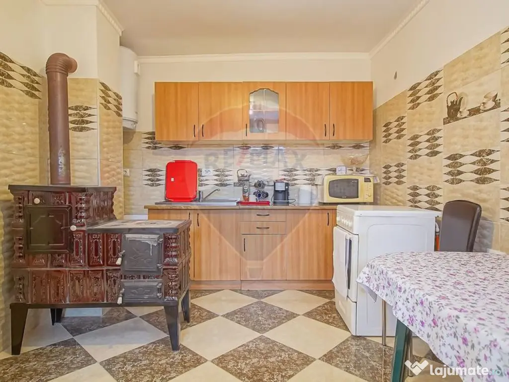 Casă autentică cu teren de 1310 mp, liniște și acces ... 