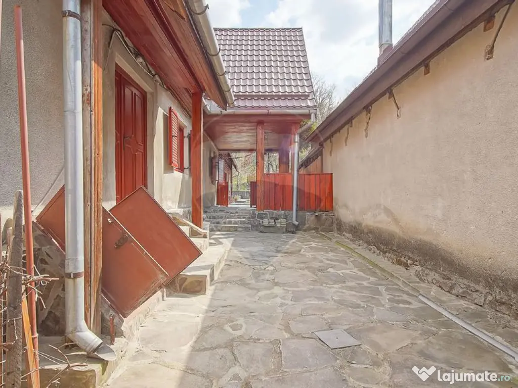 Casă autentică cu teren de 1310 mp, liniște și acces ... 