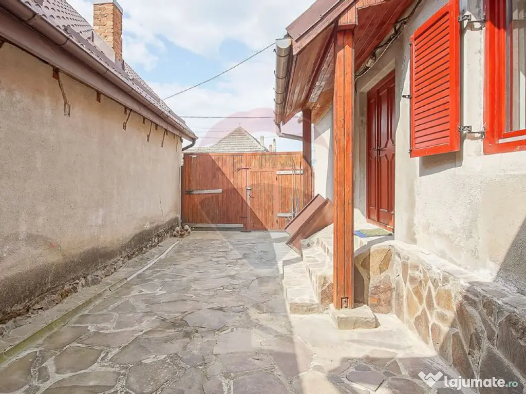 Casă autentică cu teren de 1310 mp, liniște și acces ... 