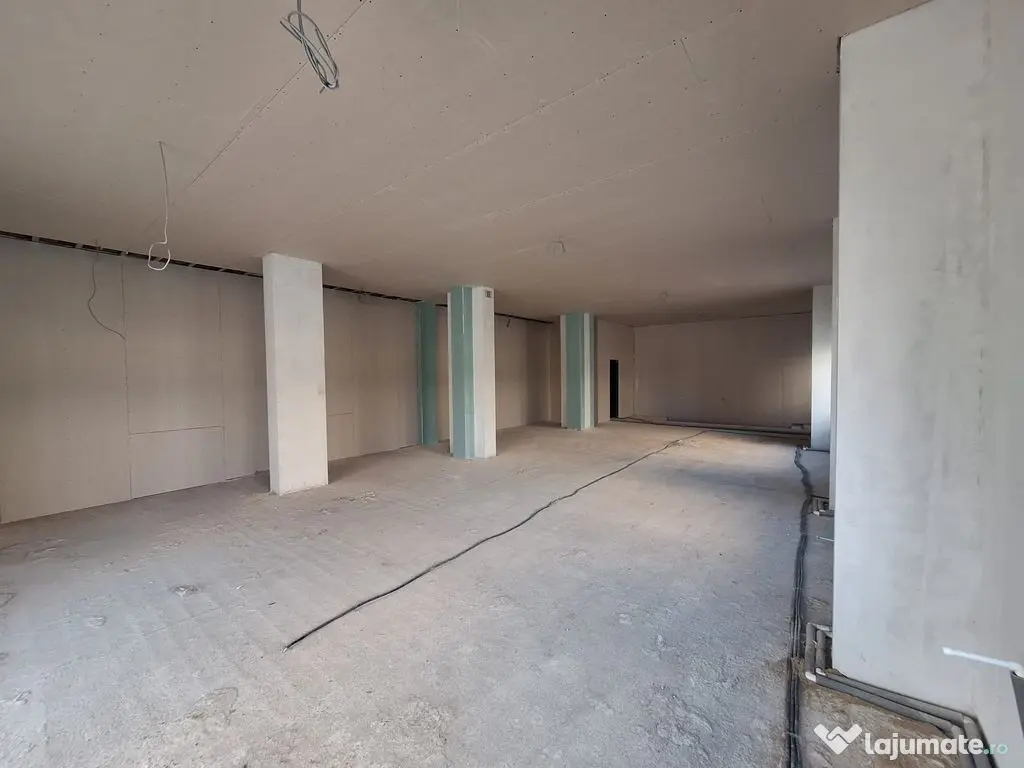 Spatiu Comercial - Bloc Nou - Stradal - 560 mp - 8 parcari 
