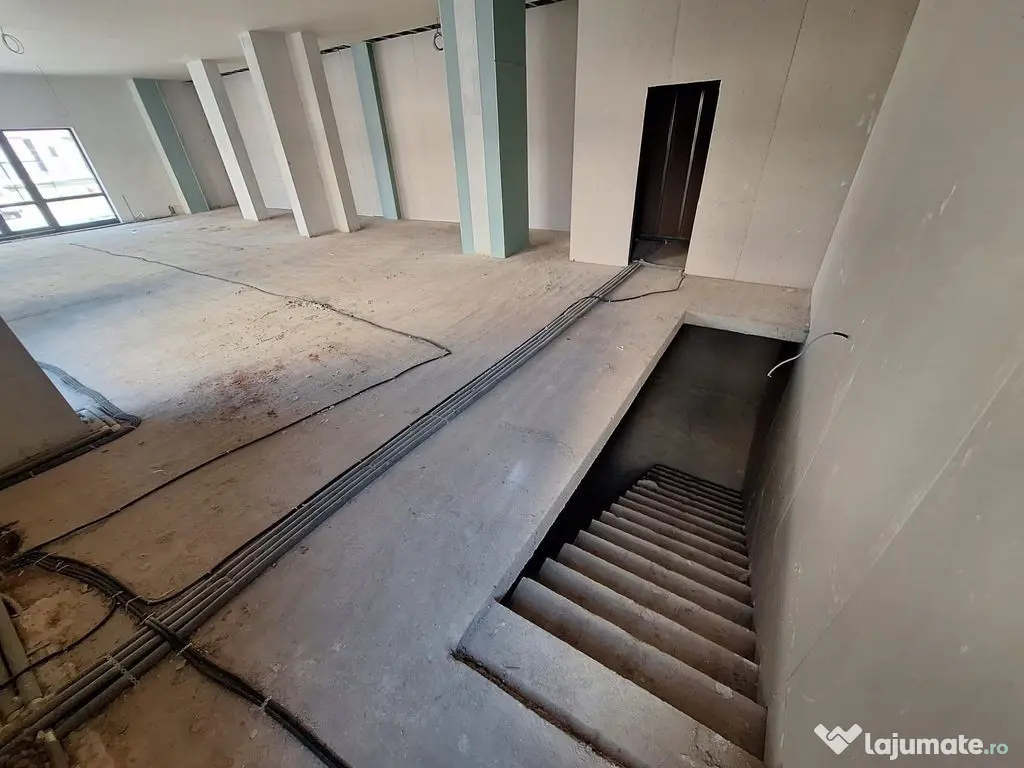 Spatiu Comercial - Bloc Nou - Stradal - 560 mp - 8 parcari 