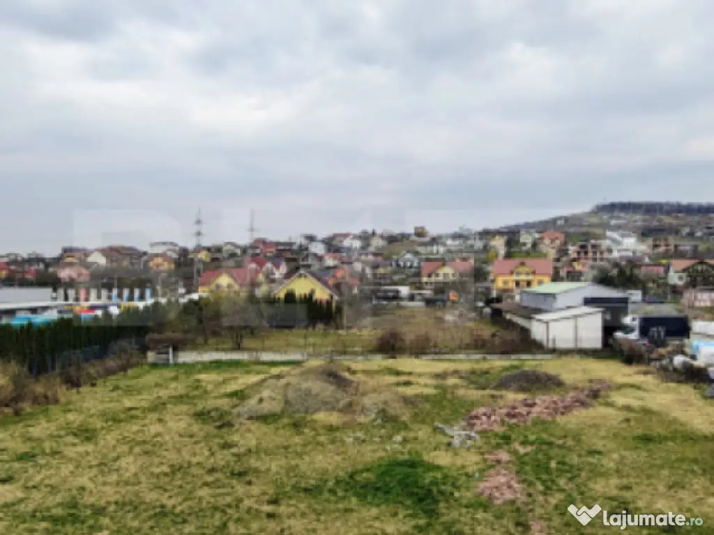 Teren intravilan cu dublu acces + construcție la roșu 500 