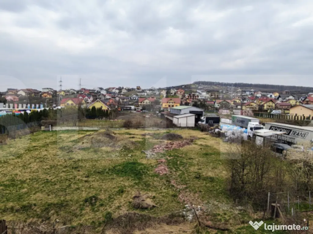 Teren intravilan cu dublu acces + construcție la roșu 500 