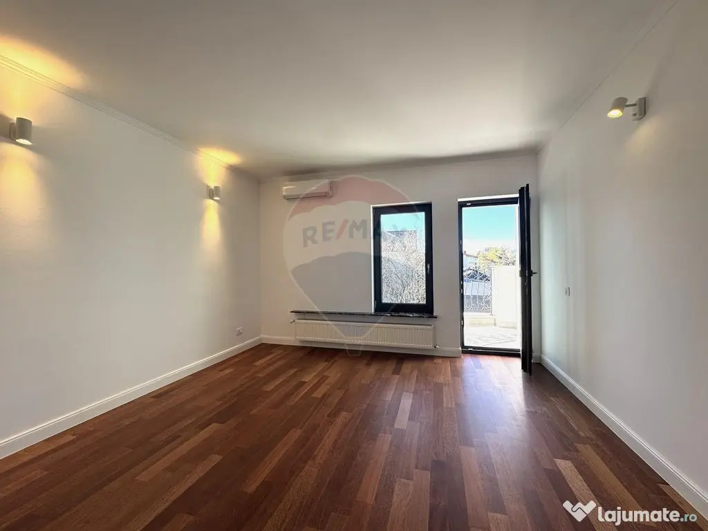 Vila individuala, 7 camere, 2 garaje, curte - Pipera, Cor... 