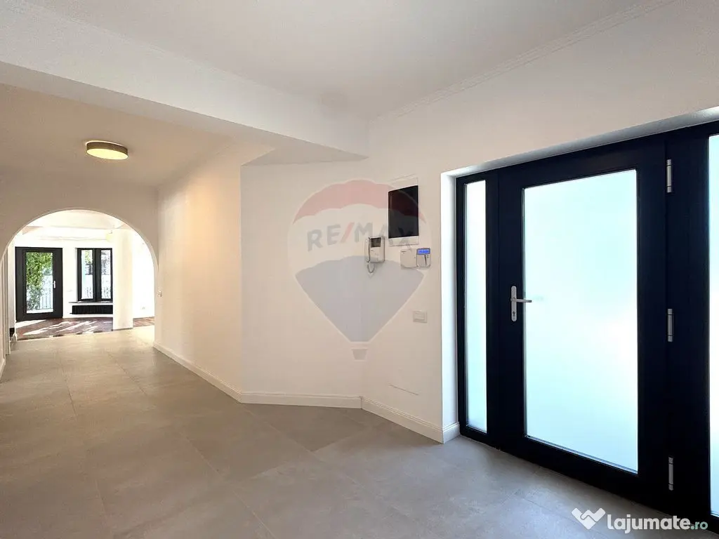 Vila individuala, 7 camere, 2 garaje, curte - Pipera, Cor... 