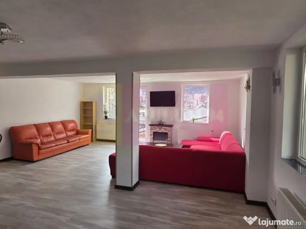 Vila de vânzare cu 8 camere și garj in Busteni 