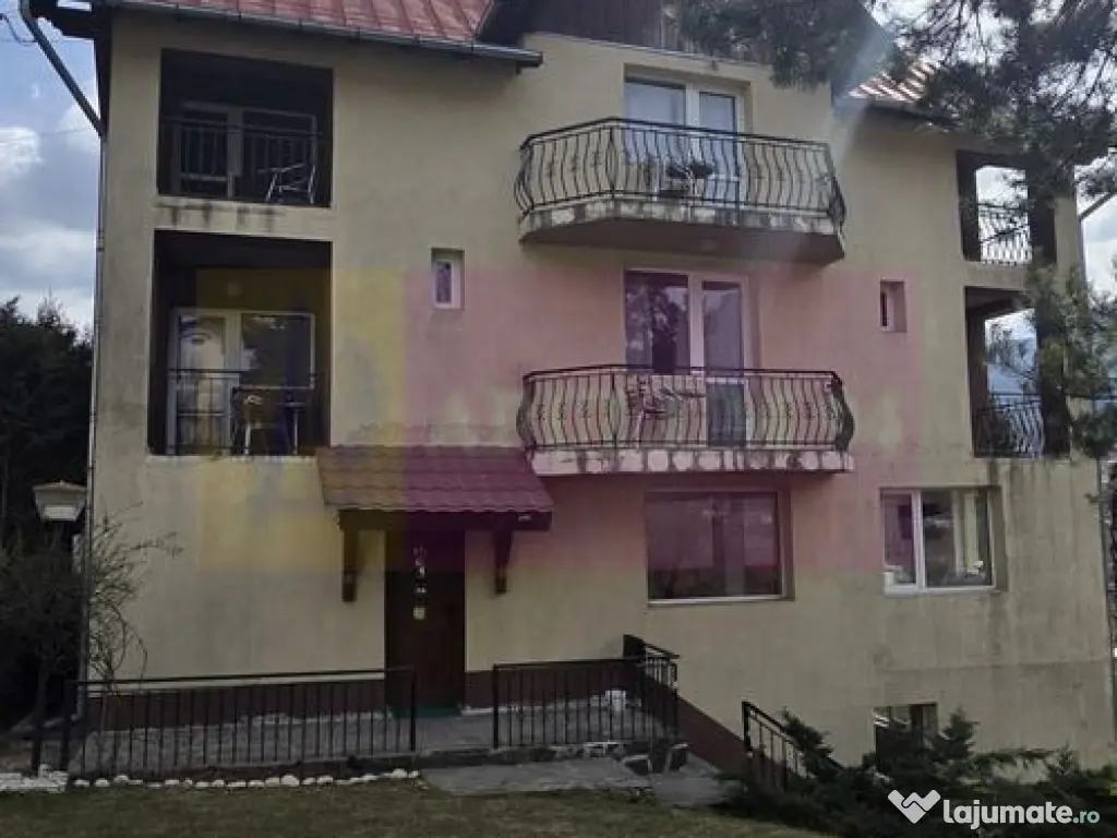 Vila de vânzare cu 8 camere și garj in Busteni 