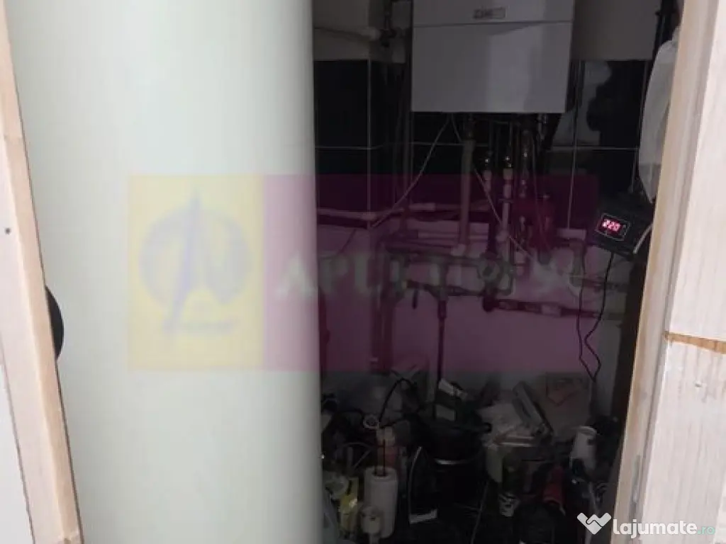 Vila de vânzare cu 8 camere și garj in Busteni 