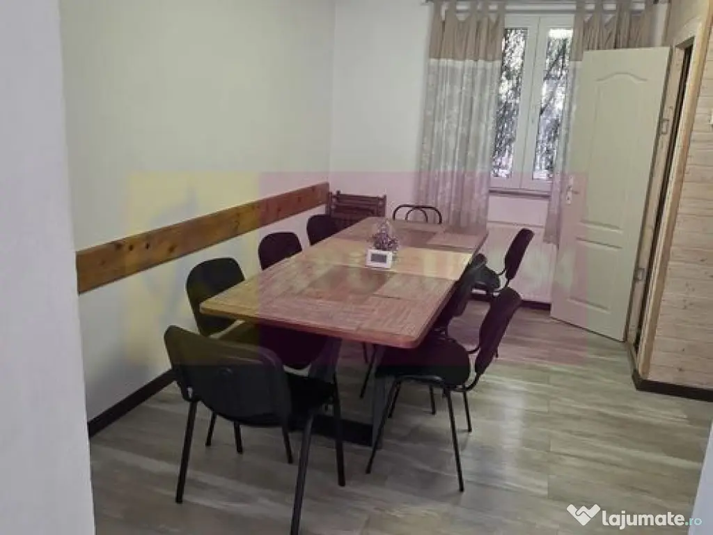 Vila de vânzare cu 8 camere și garj in Busteni 