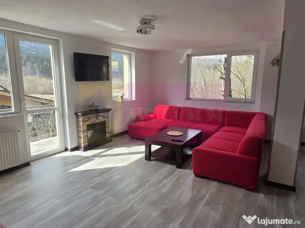 Vila de vânzare cu 8 camere și garj in Busteni 