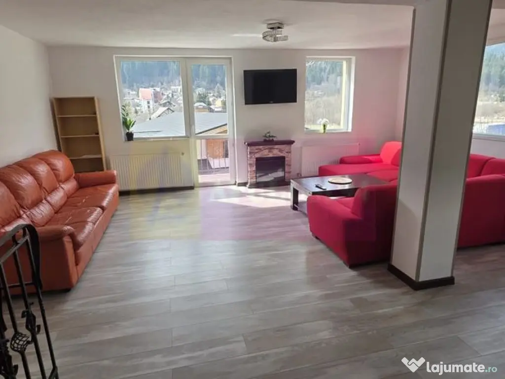 Vila de vânzare cu 8 camere și garj in Busteni 