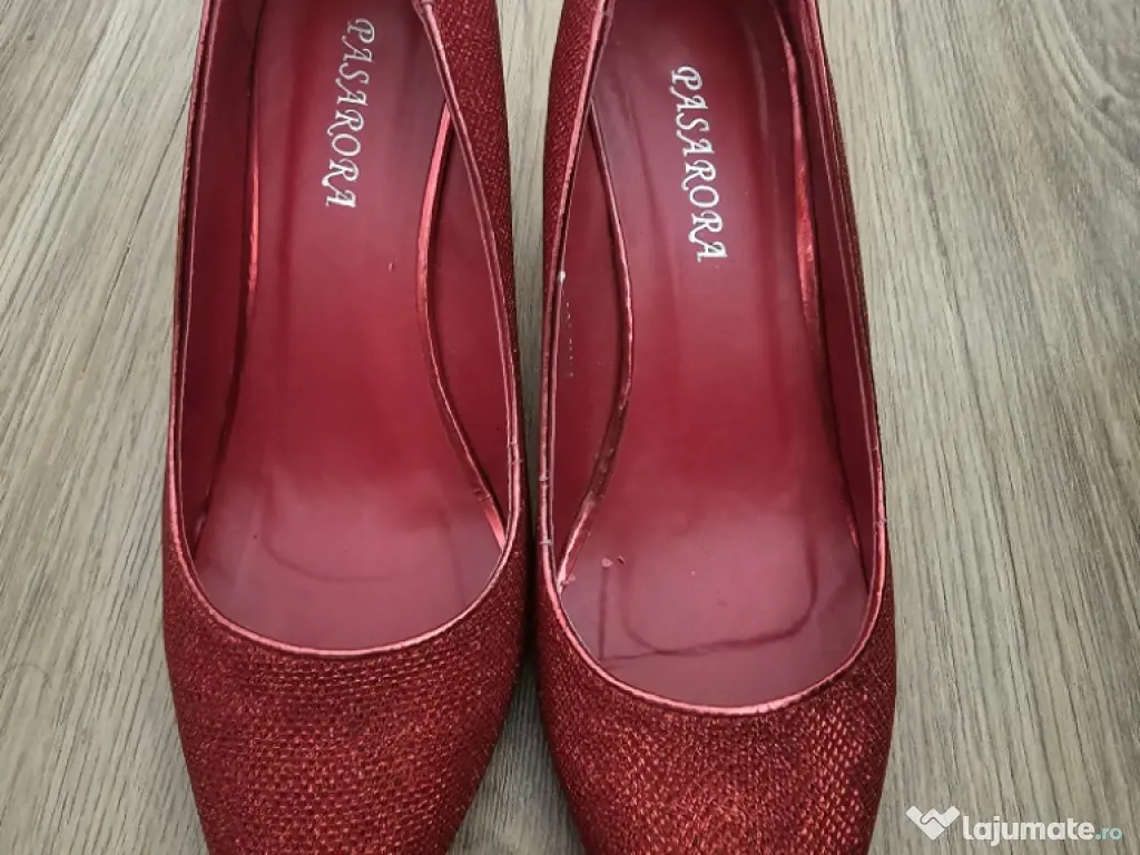 Pantofi roșii de ocazie 