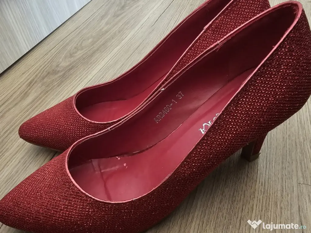 Pantofi roșii de ocazie 