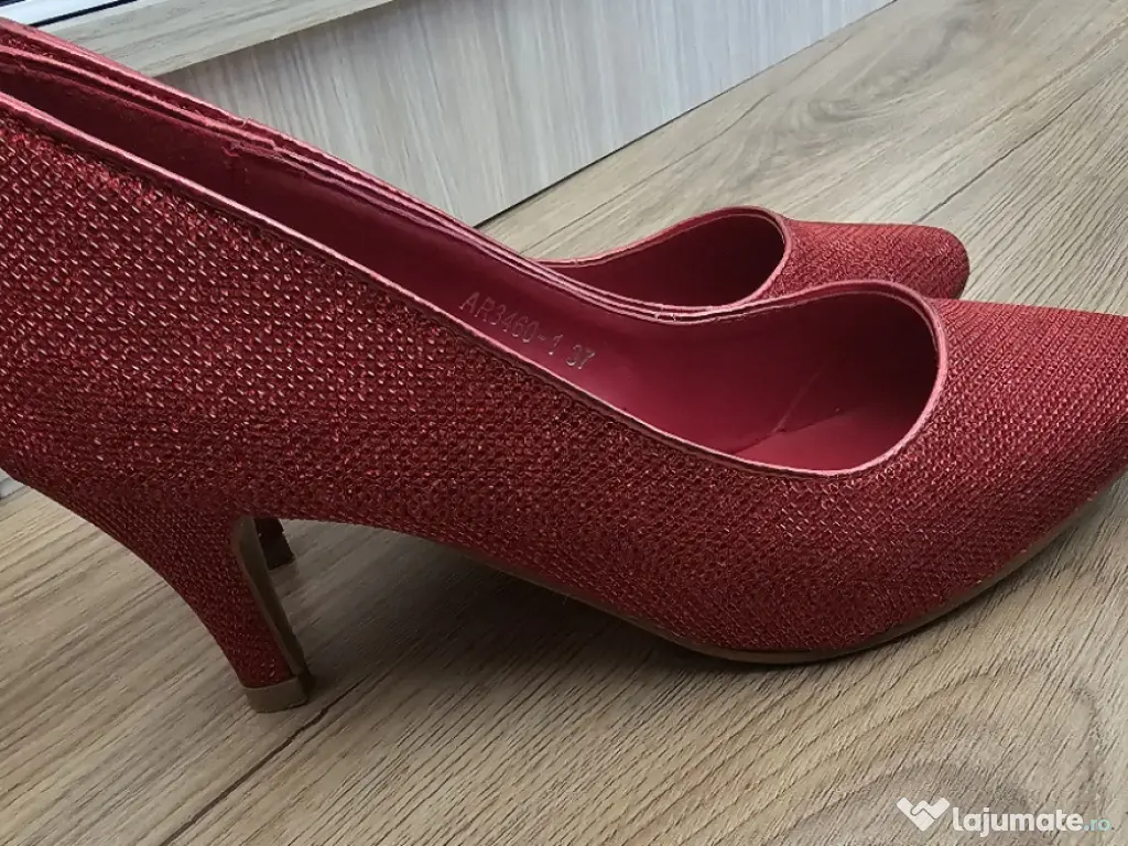 Pantofi roșii de ocazie 