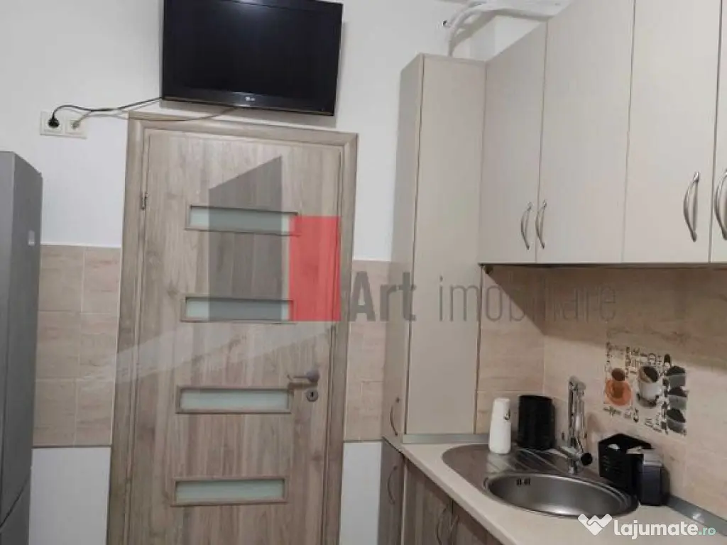 Ofer spre inchiriere apartament 2 camere si loc de parcar... 