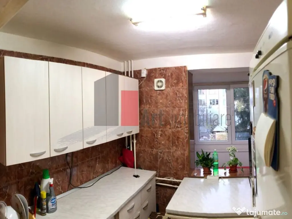 Vânzare apartament 3 camere Piața Sudului - Secuilor 