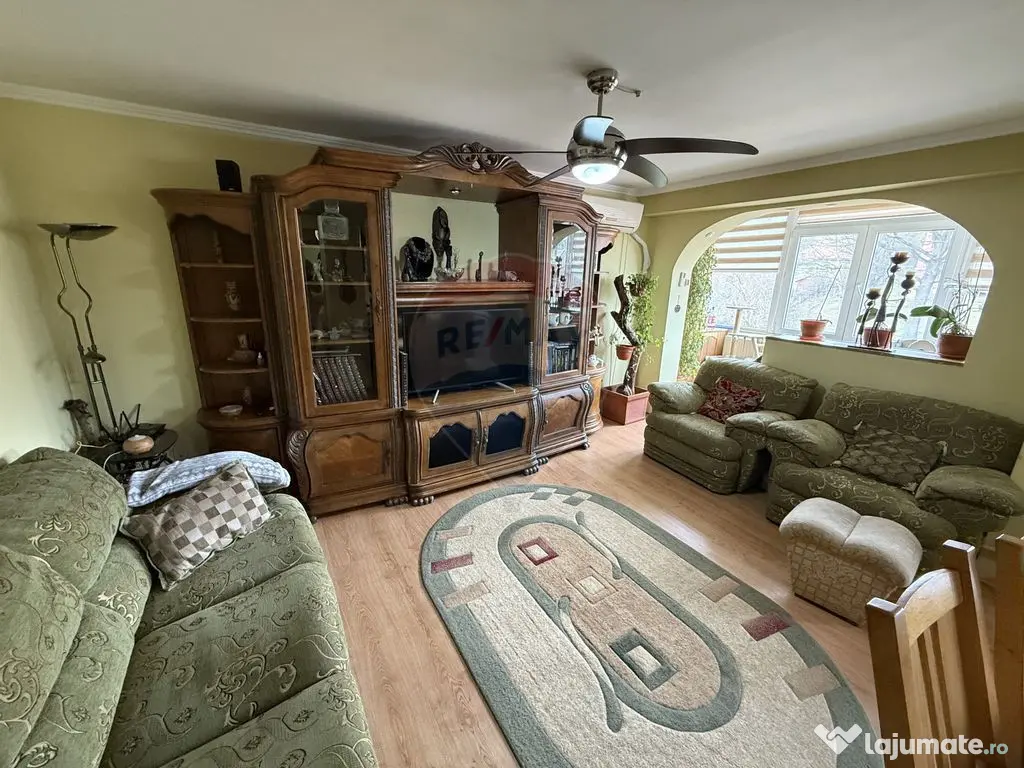 Apartament cu 3 camere de vânzare în Centrul orașului ... 