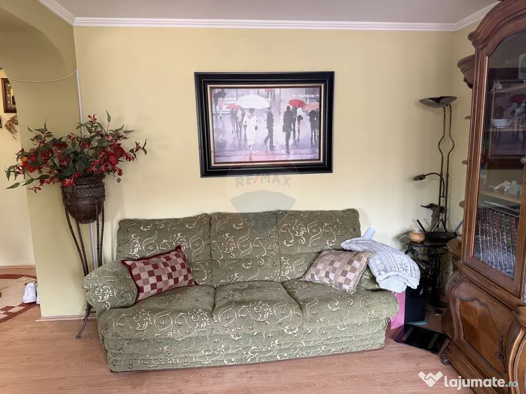 Apartament cu 3 camere de vânzare în Centrul orașului ... 