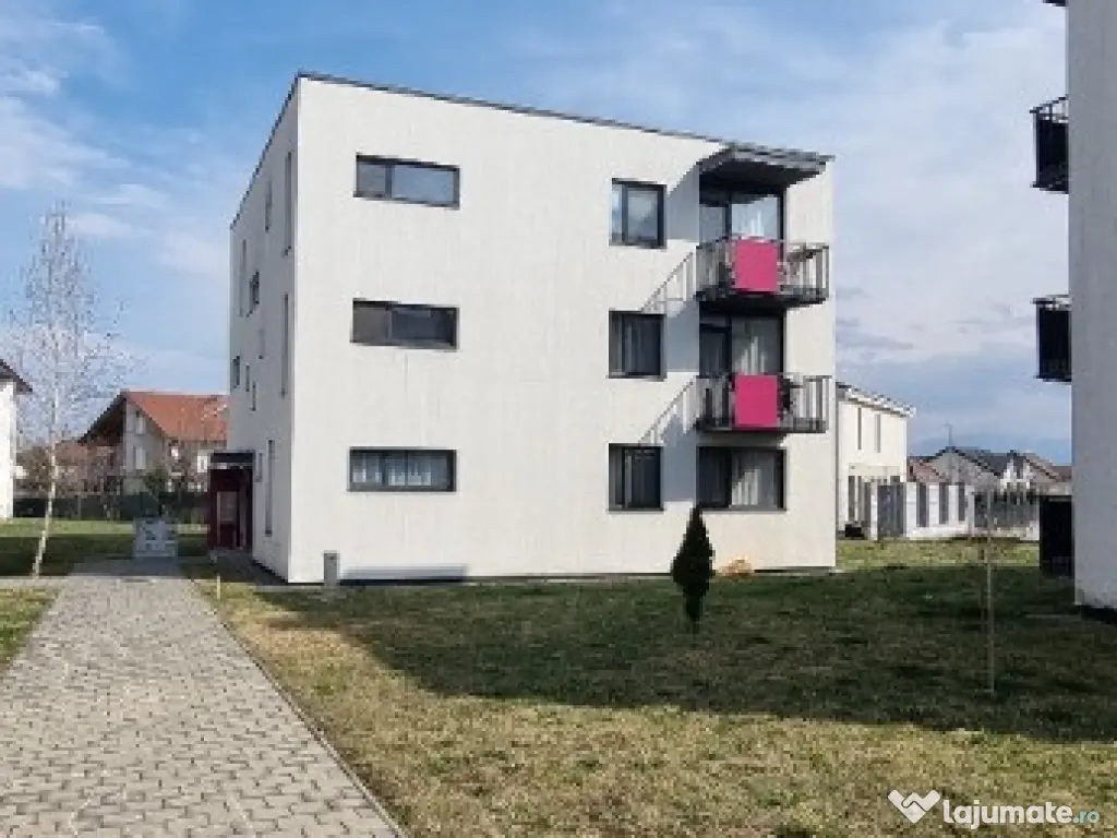 Vând apartament 3 camere premium ansamblul ROGVAIV
