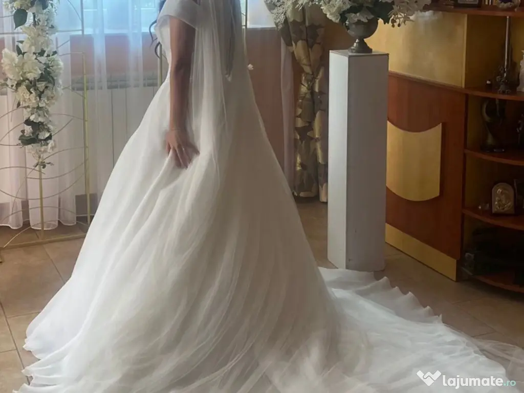 Rochie Pronovias model Farrah, material Mikado, marime S (36) 