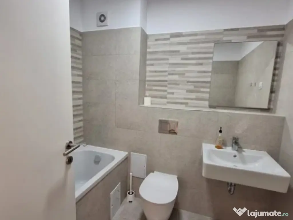 Apartament 3 camere, decomandat - zona Tractorul 