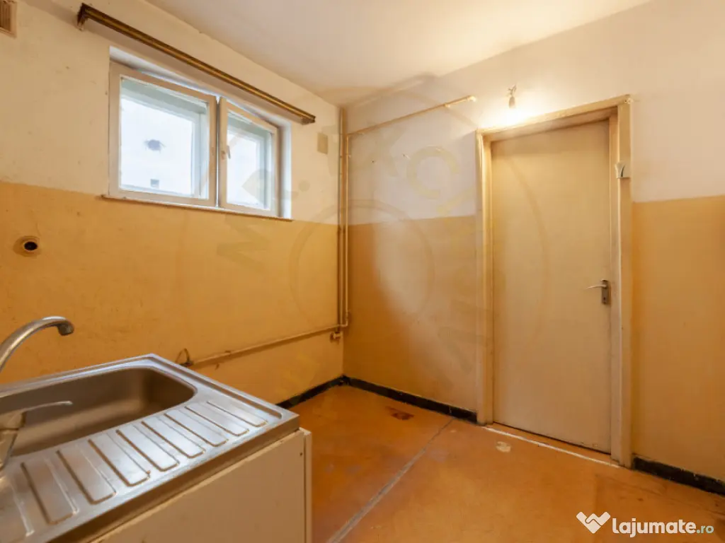 Apartament 3 camere, etaj 3/4, Razboieni 