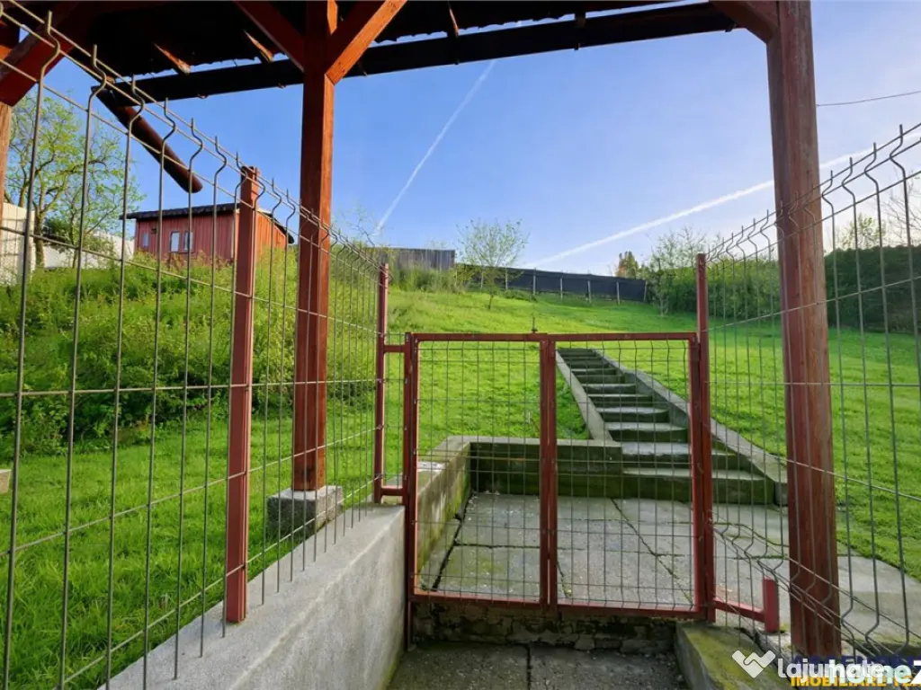 Casa potential:locuire multifamiliala,activitati comerciale, 