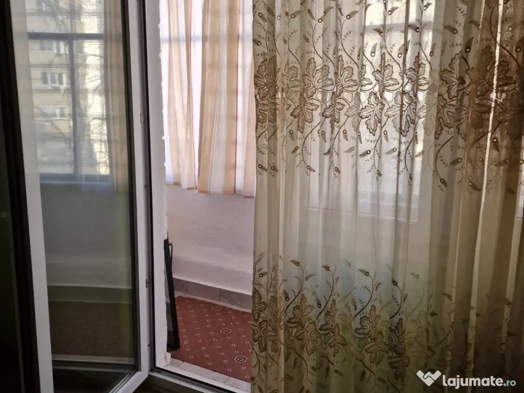 Proprietar,inchiriez apartament cu 1 camera zona Modern 