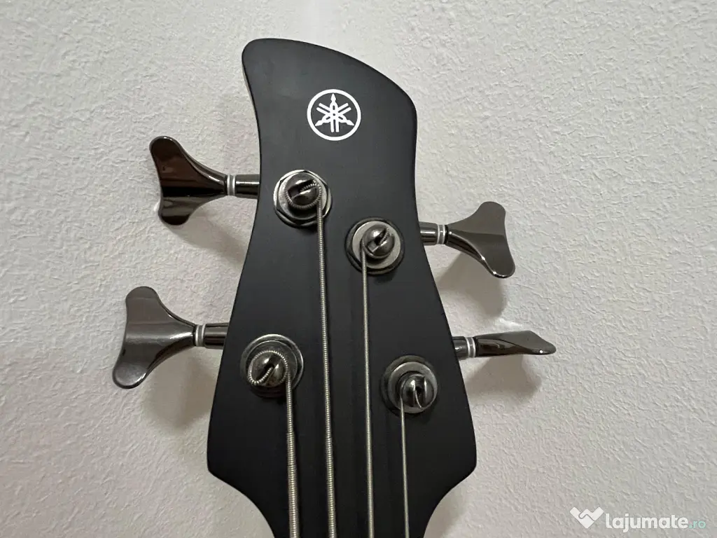 Chitara bass yamaha 