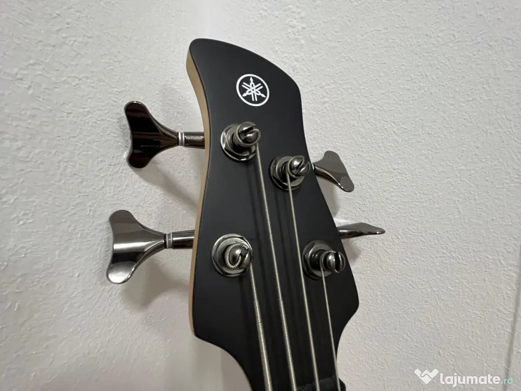 Chitara bass yamaha 
