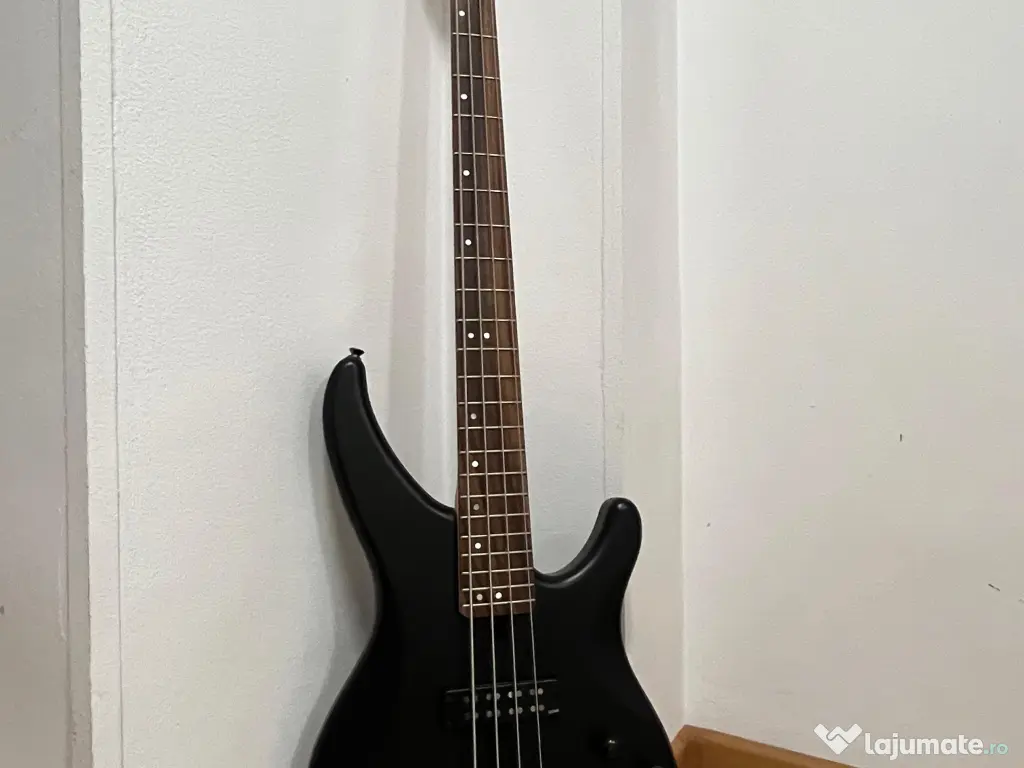 Chitara bass yamaha 