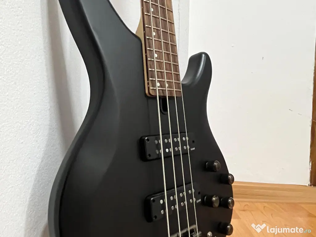 Chitara bass yamaha 