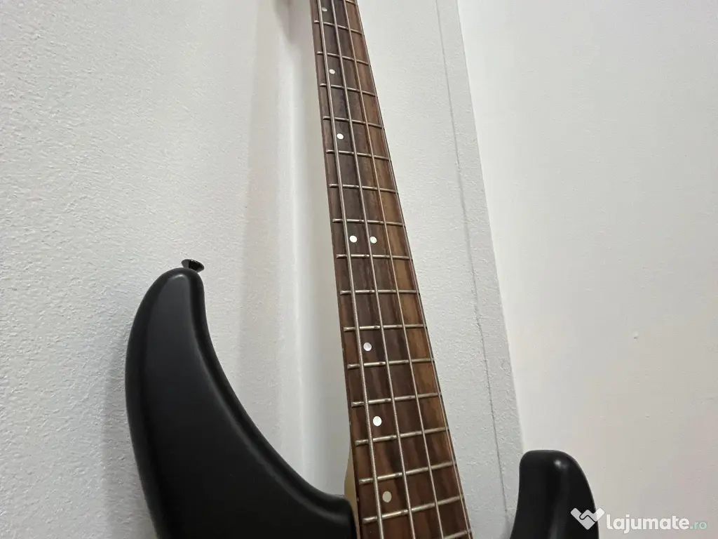 Chitara bass yamaha 