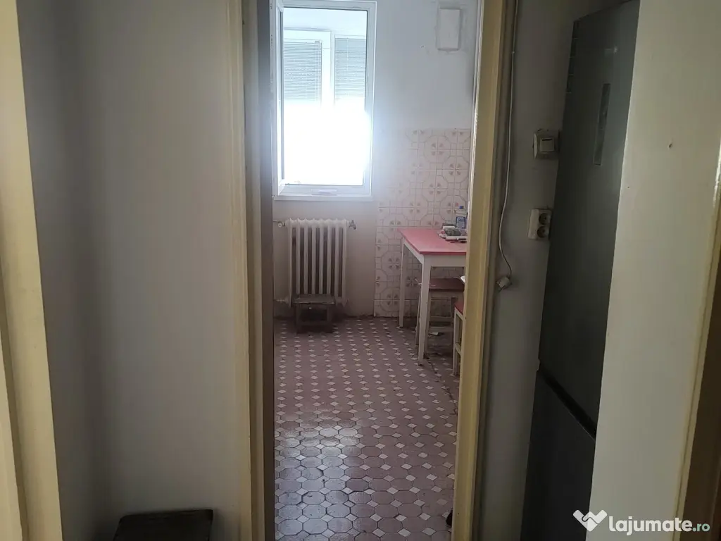Vand apartament doua camere semidecomandat Drumul Taberei Romancierilor 
